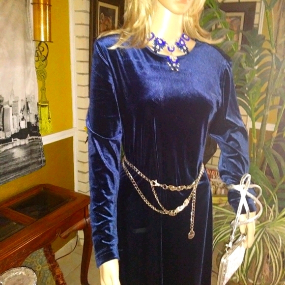 FINAL SALE  Navy blue velvet dress🎊 - Picture 2 of 4